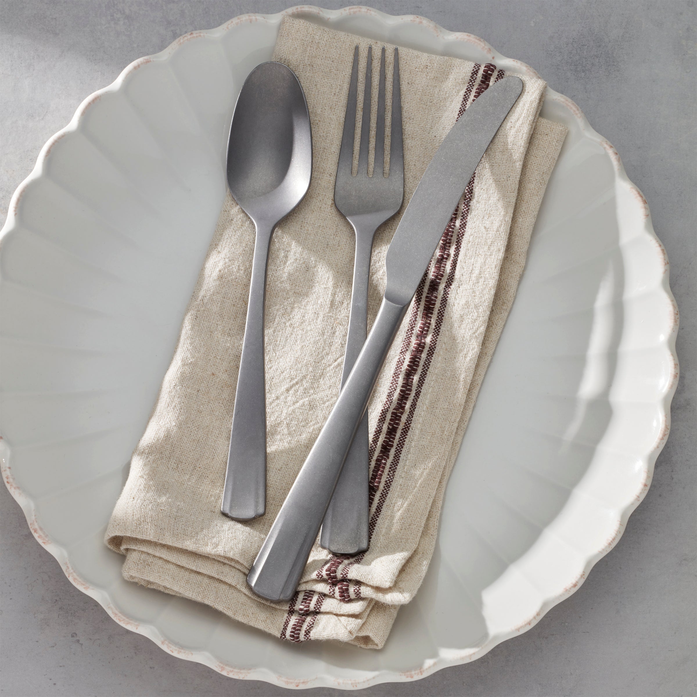 Lenox Premium French Perle Scallop Vintage 65-Piece Flatware Set - Image 9