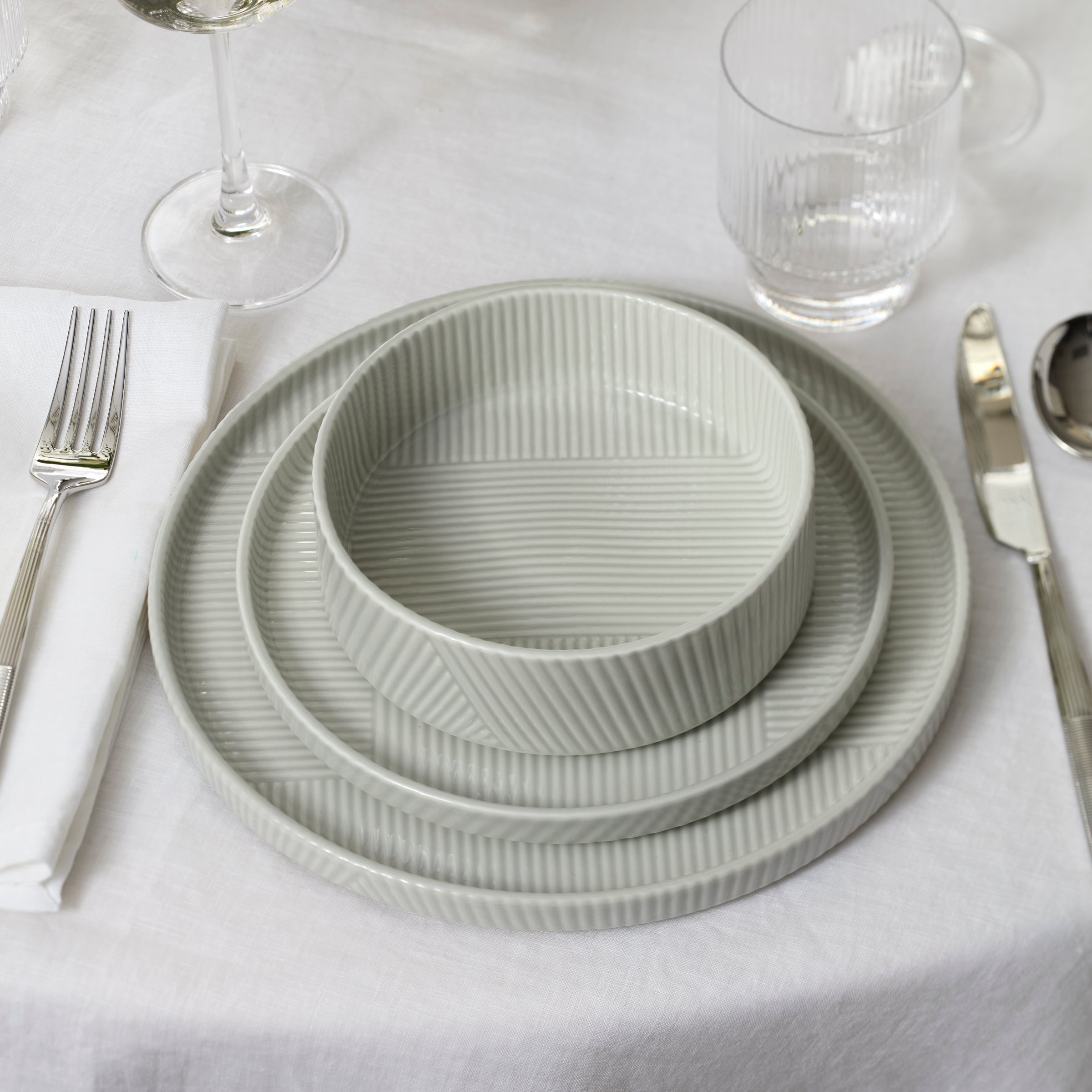Lenox Premium Modulus Vapor 16-Piece Dinnerware Set - Image 10