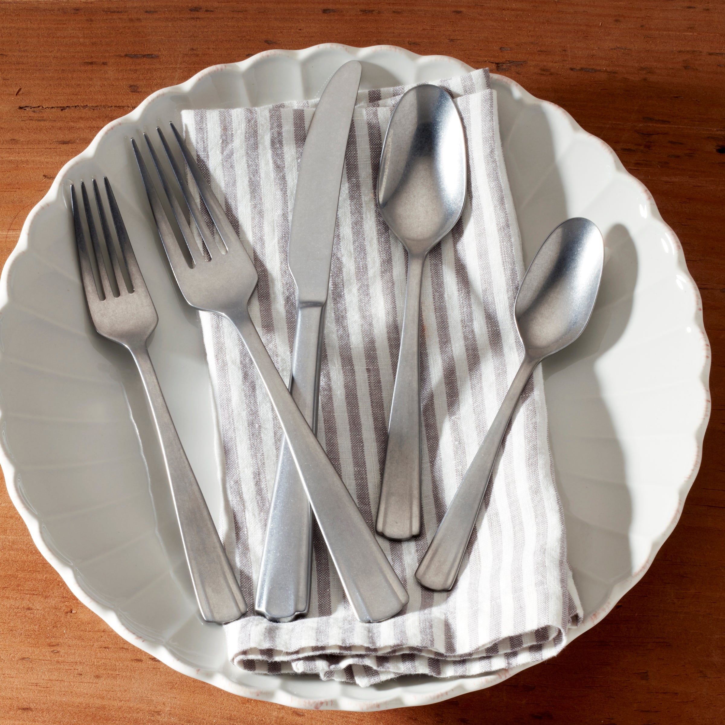 Lenox Premium French Perle Scallop Vintage 65-Piece Flatware Set - Image 7