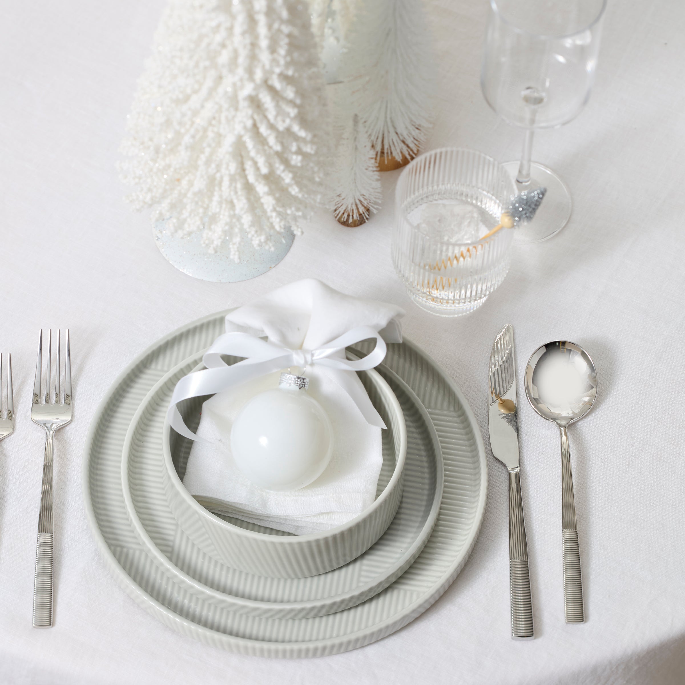 Lenox Premium Modulus Vapor 16-Piece Dinnerware Set - Image 6