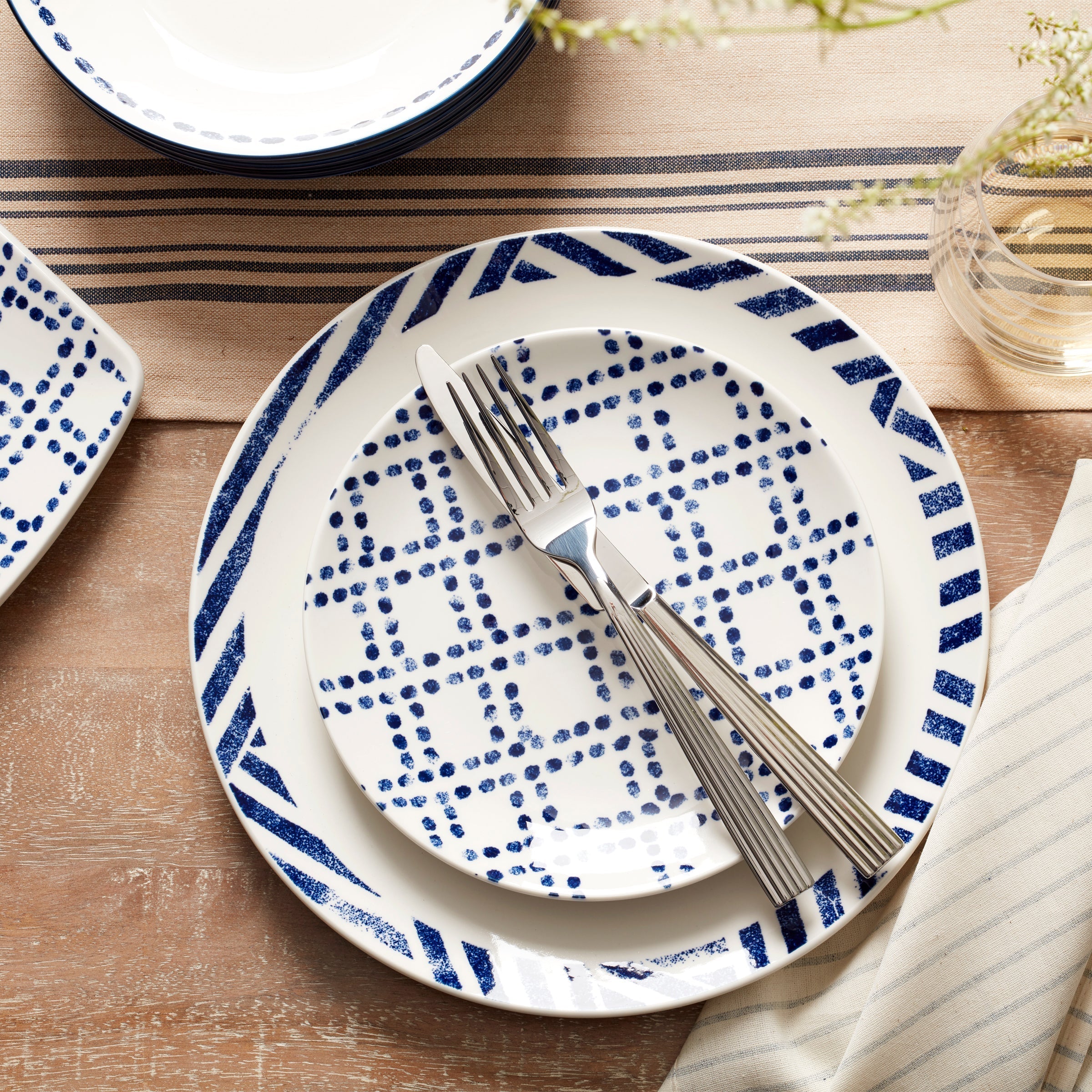Lenox Premium Harbour 12-Piece Dinnerware Set - Image 4