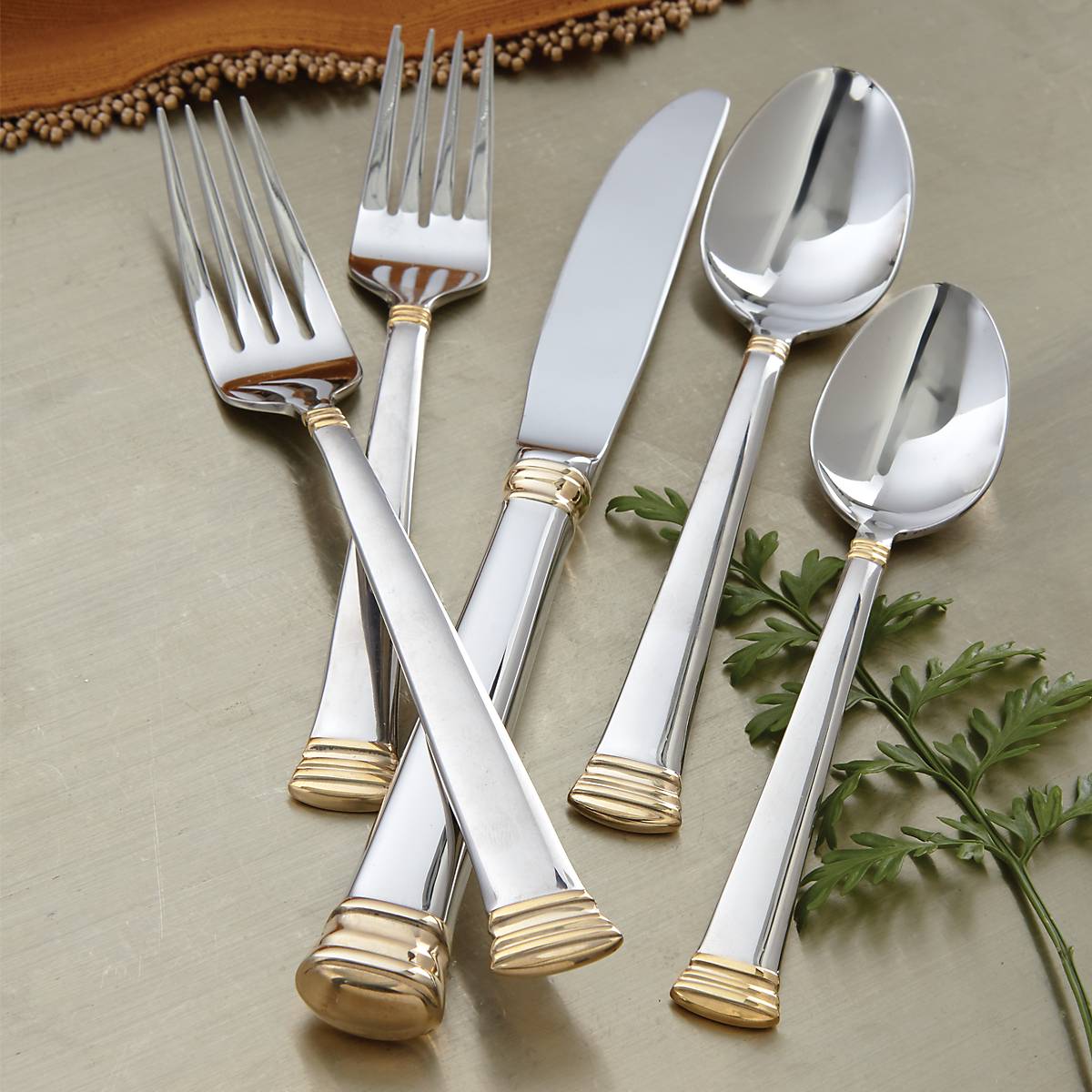 Lenox Premium Eternal Gold 5-Piece Place Setting - Image 4