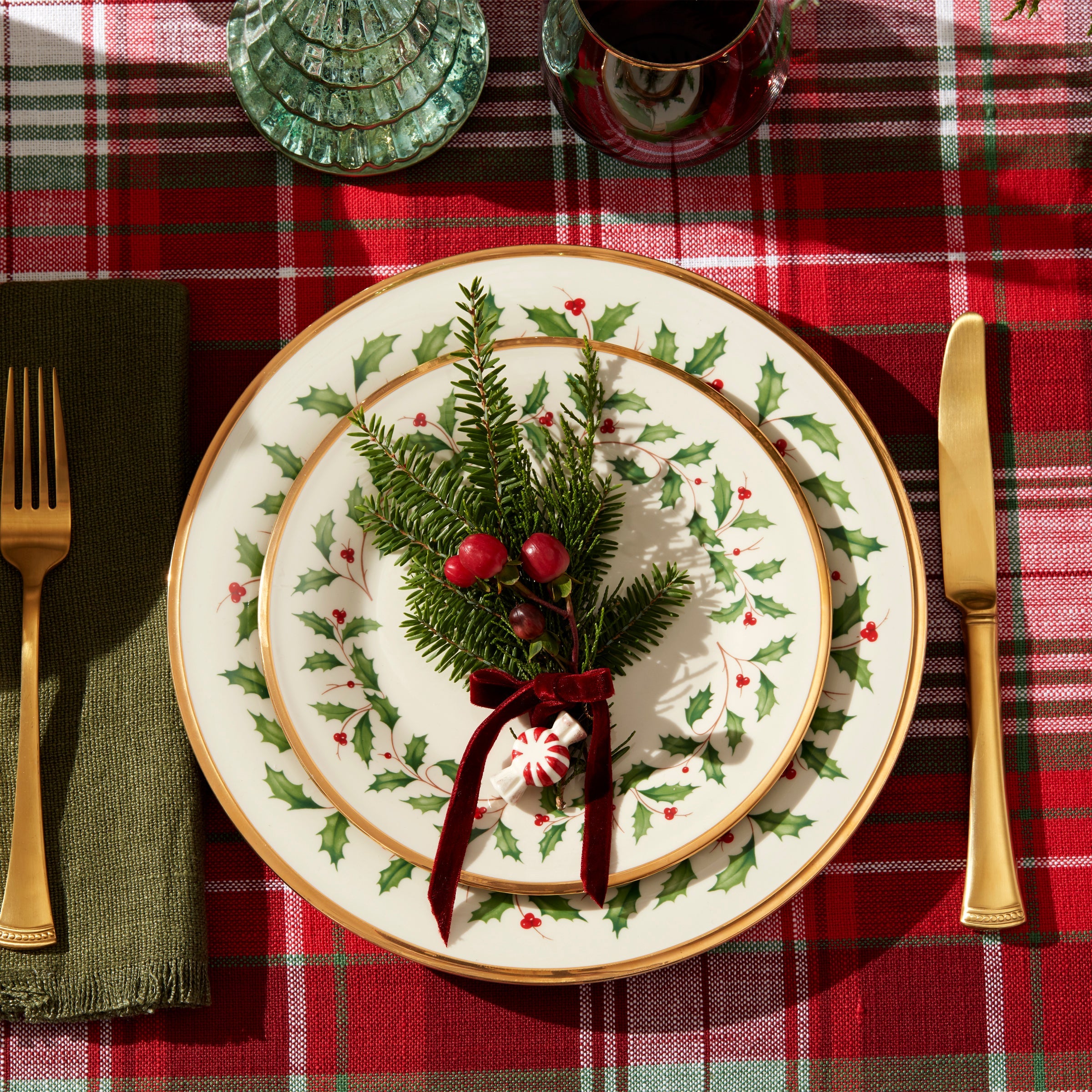 Lenox Premium Holiday 18-Piece Dinnerware Set - Image 3