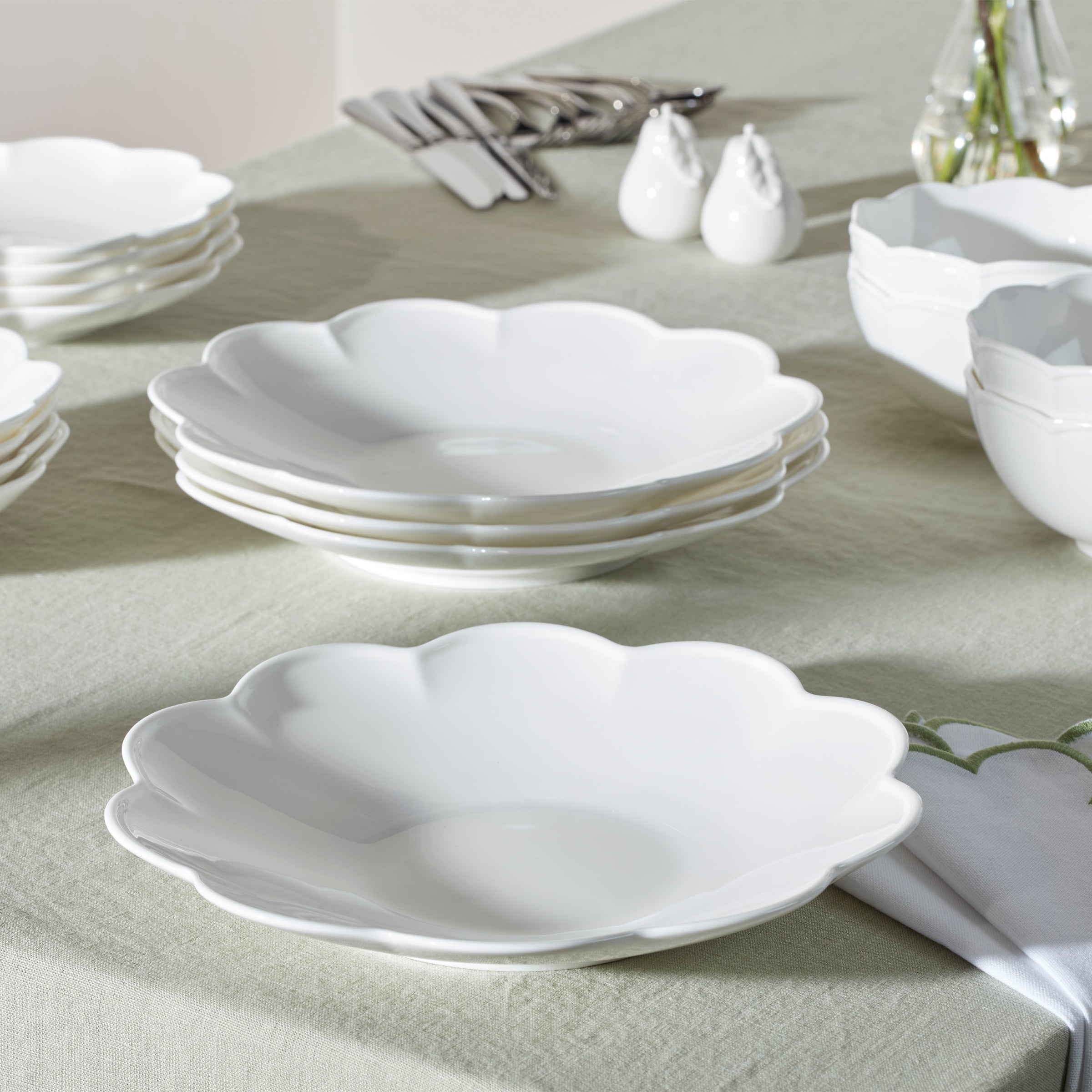 Lenox Premium Studio 1414 Scallop 16-Piece Dinnerware Set - Image 11