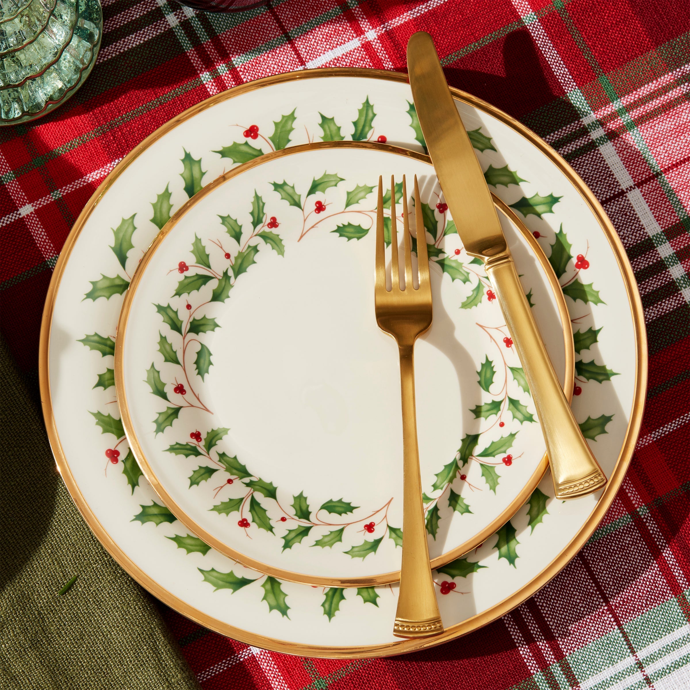 Lenox Premium Holiday 18-Piece Dinnerware Set - Image 4