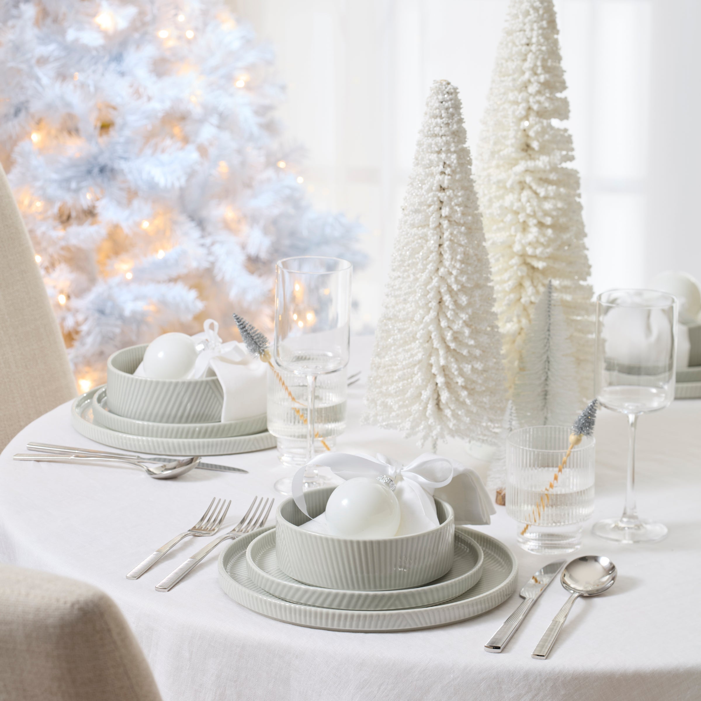 Lenox Premium Modulus Vapor 16-Piece Dinnerware Set - Image 4