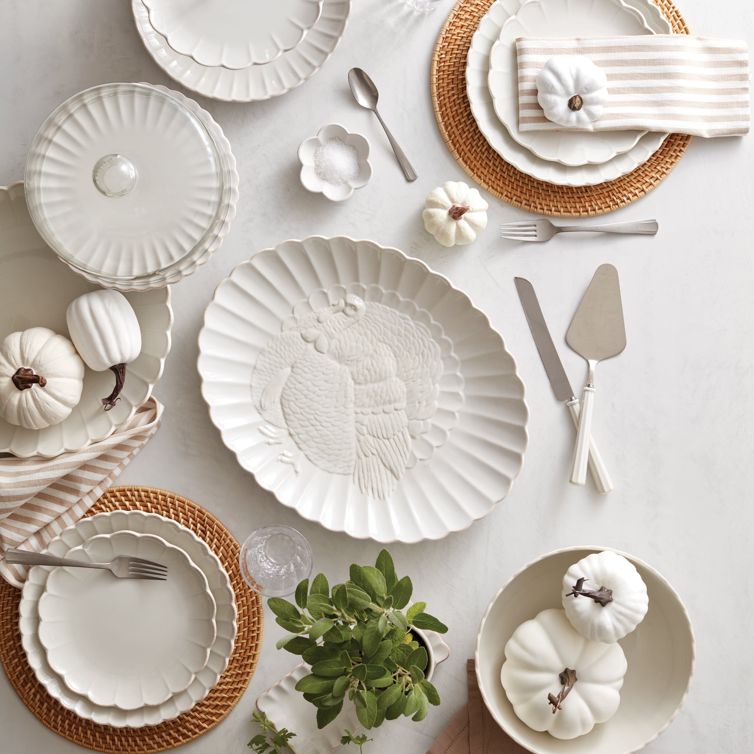 Lenox Premium French Perle Scallop 2-Piece Dessert Set - Image 3