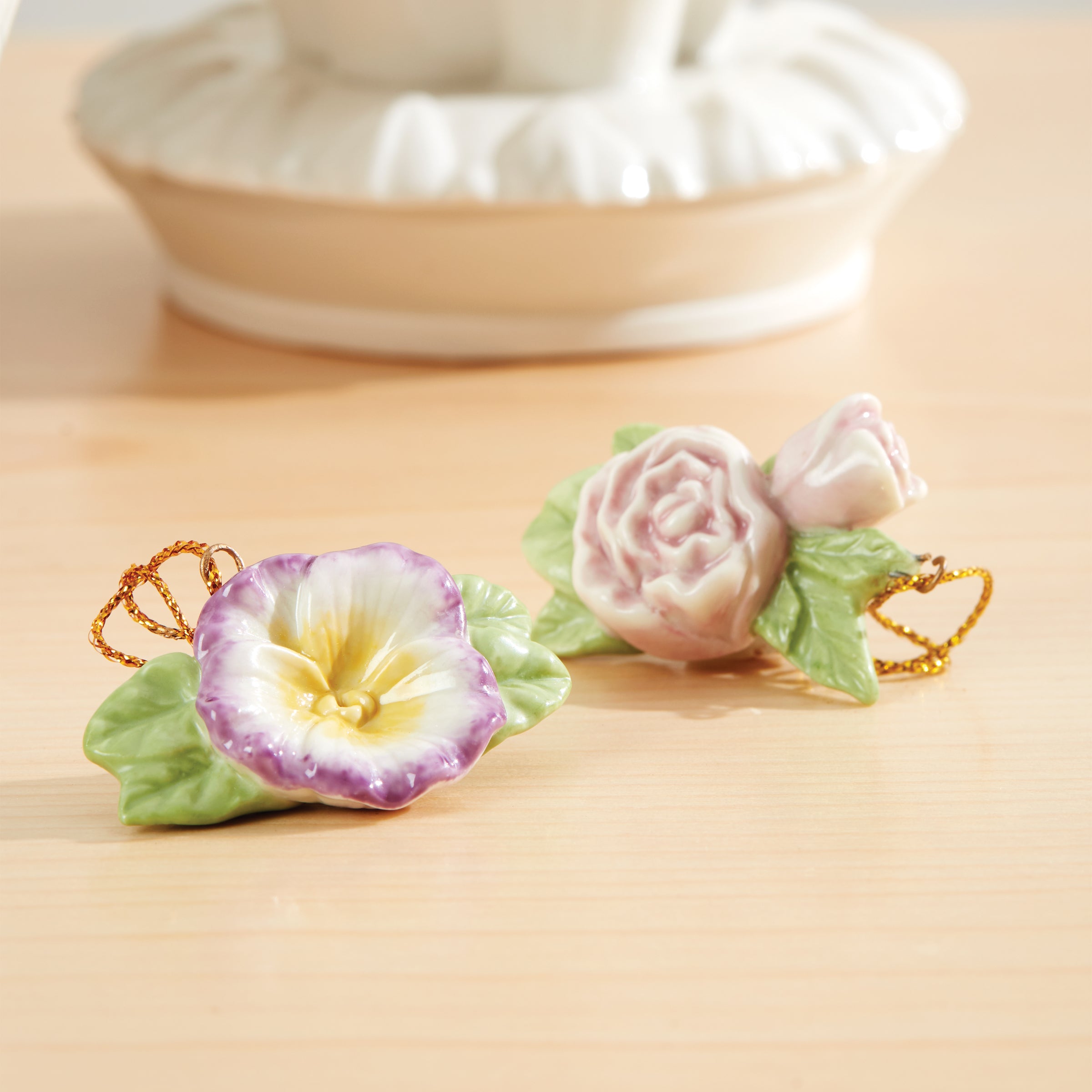 Lenox Premium Celebrate Flowers 10-Piece Mini Ornament Set - Image 8