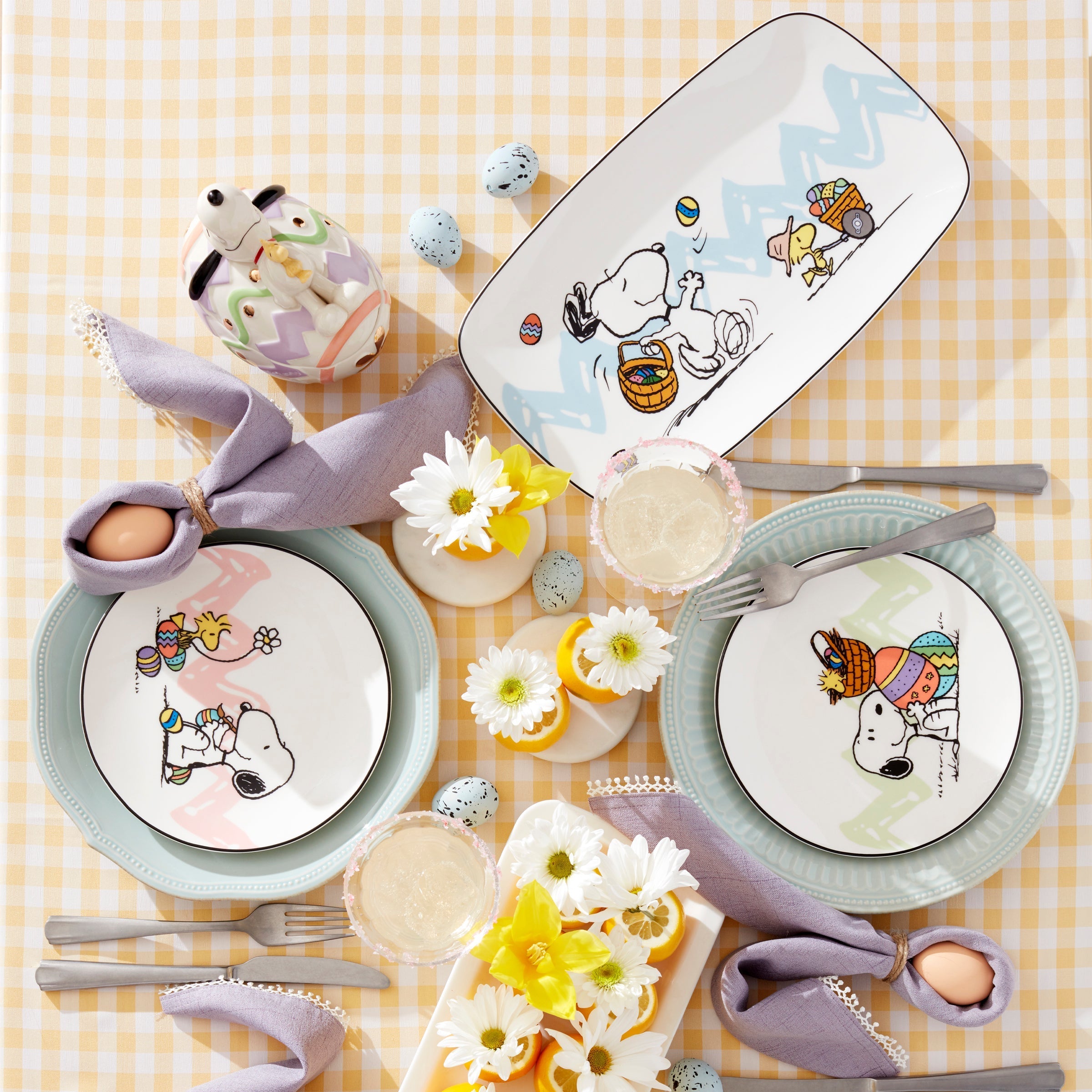 Lenox Premium Snoopy Easter Hors d'Oeuvre Tray - Image 3