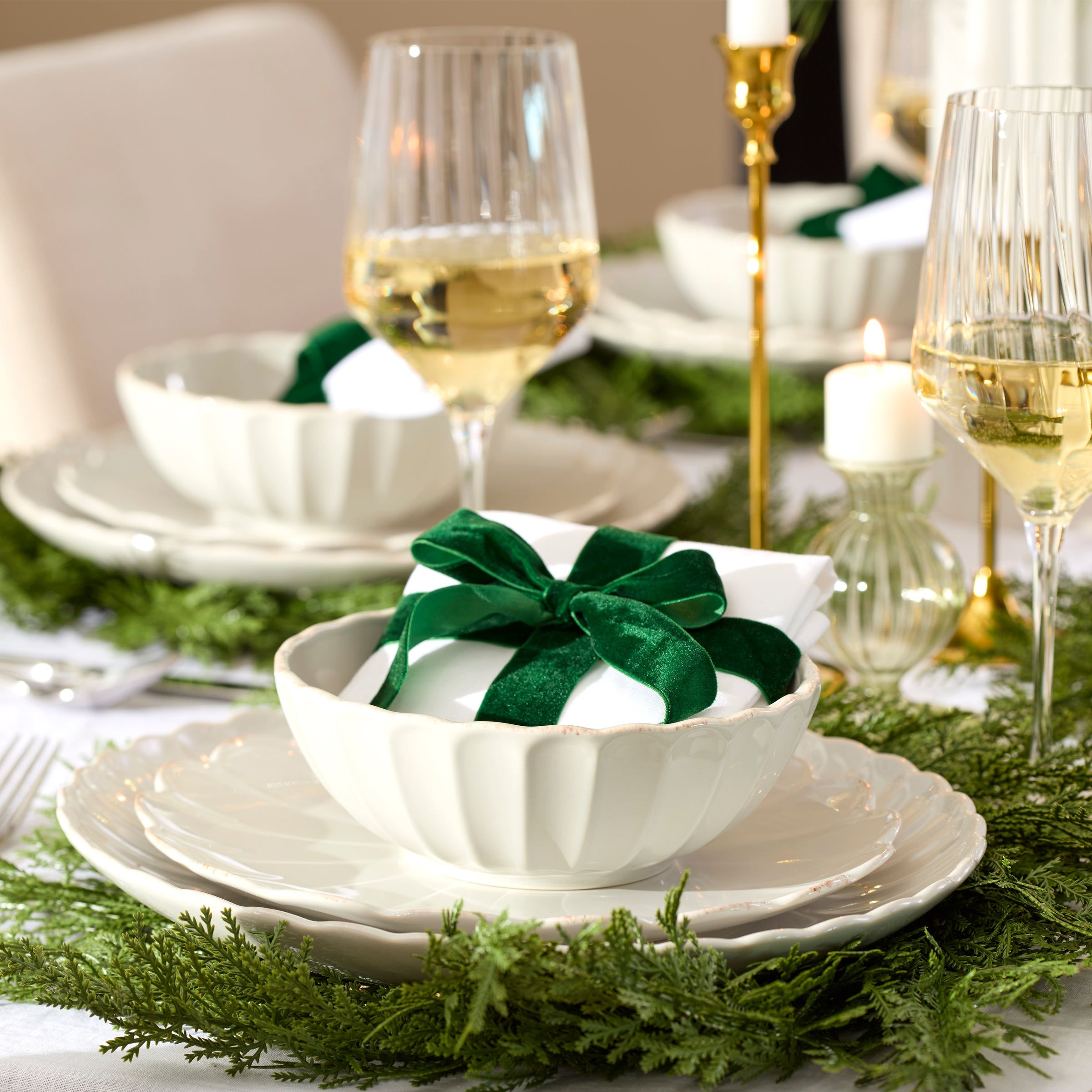 Lenox Premium French Perle Scallop White 4-Piece Place Setting - Image 4