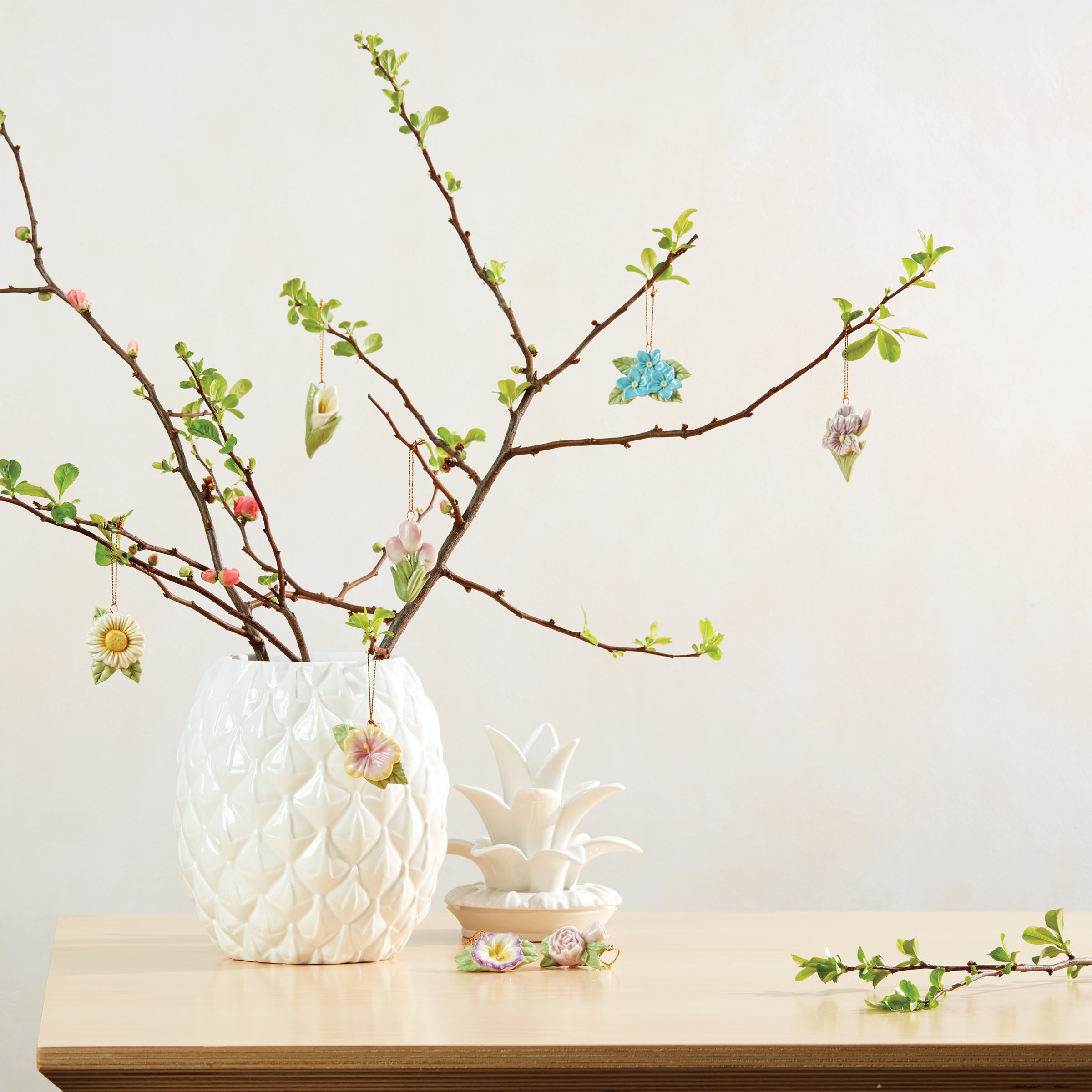 Lenox Premium Celebrate Flowers 10-Piece Mini Ornament Set - Image 3