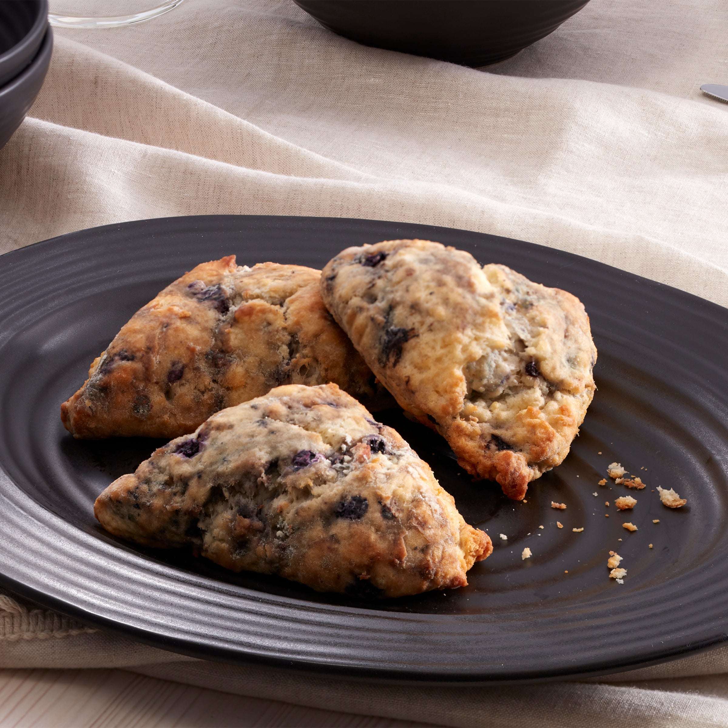 Lenox Premium Ridge Black 12-Piece Dinnerware Set - Image 15