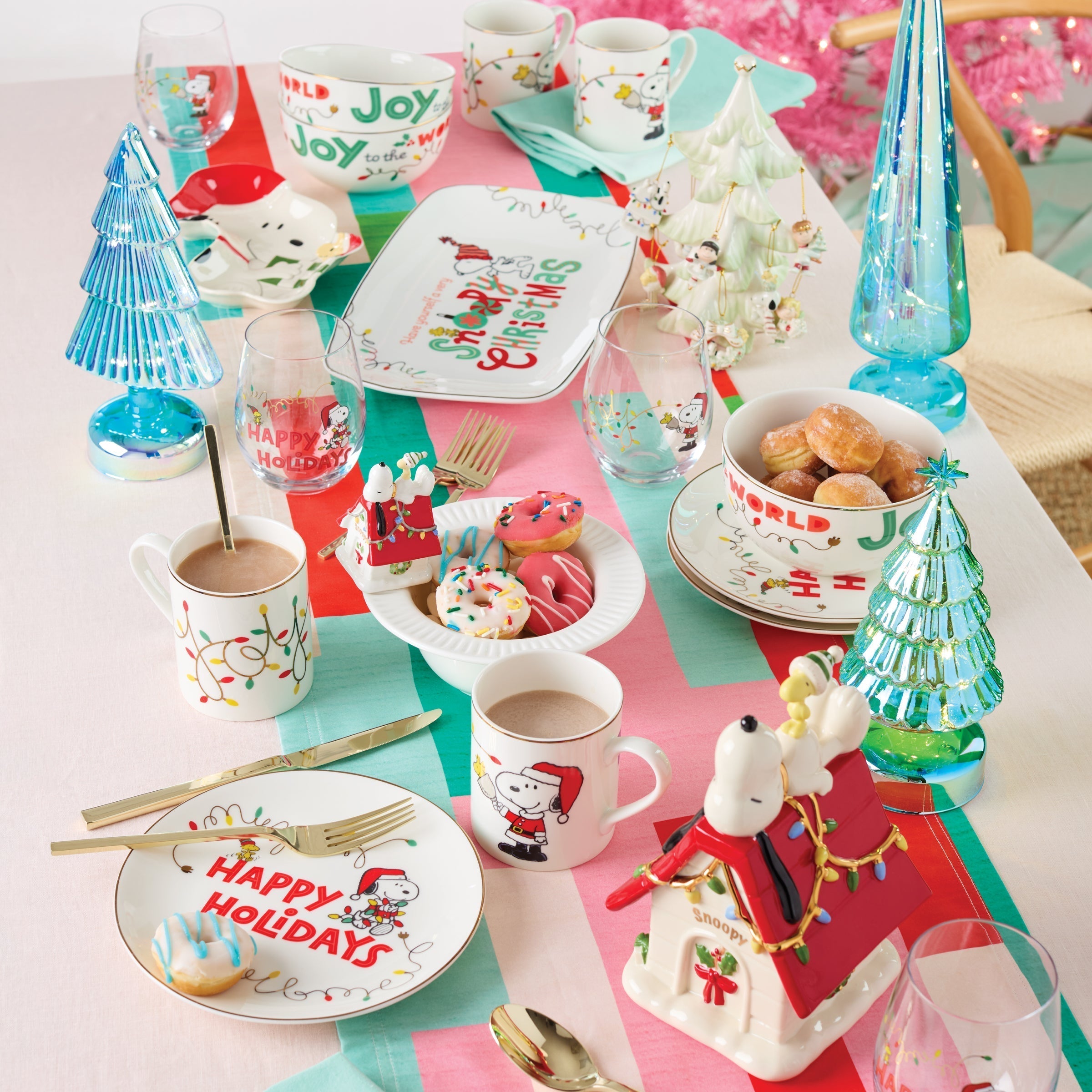 Lenox Premium Snoopy Christmas 12-Piece Dessert Set - Image 2