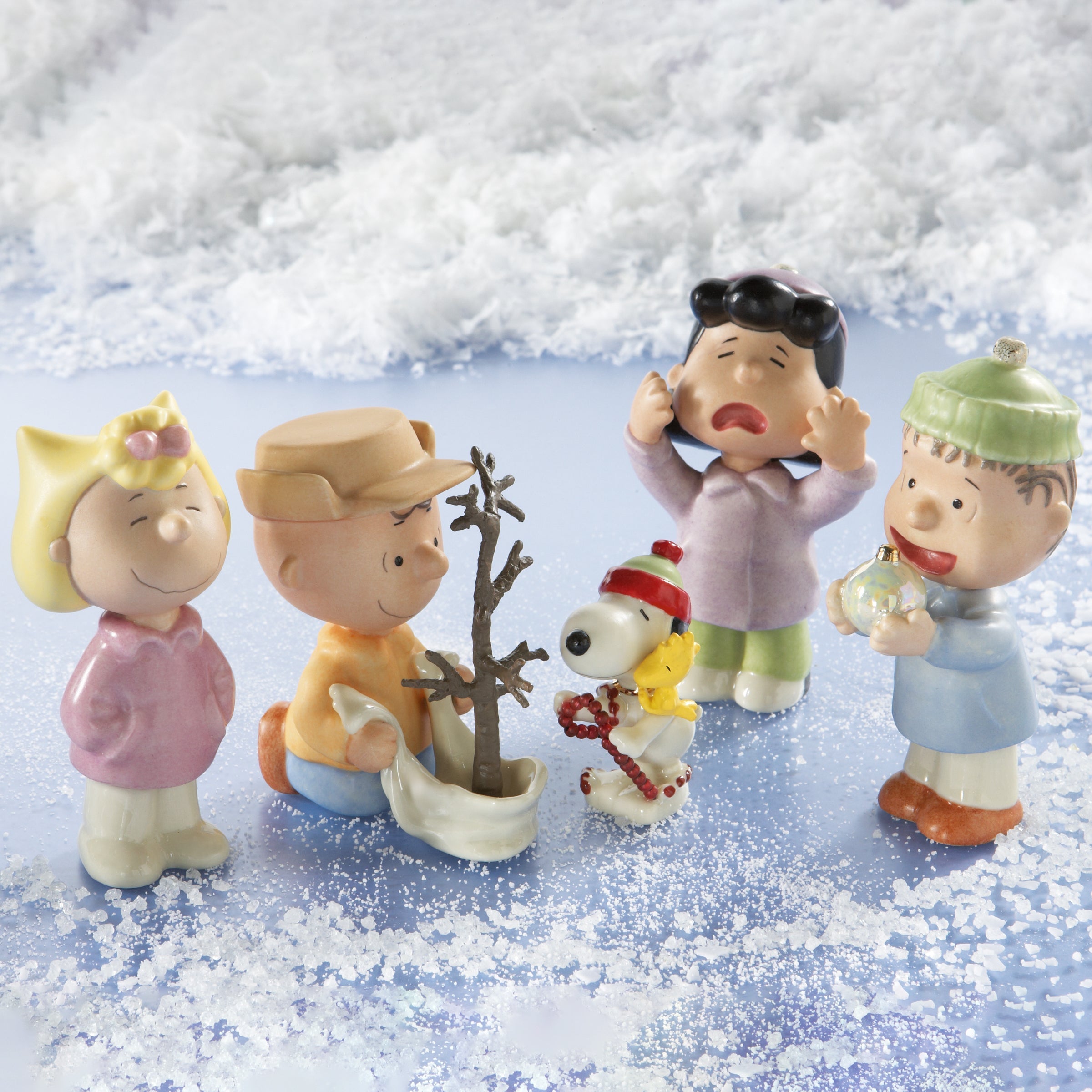 Lenox Premium Peanuts A Charlie Brown Christmas 5-Piece Figurine Set - Image 4