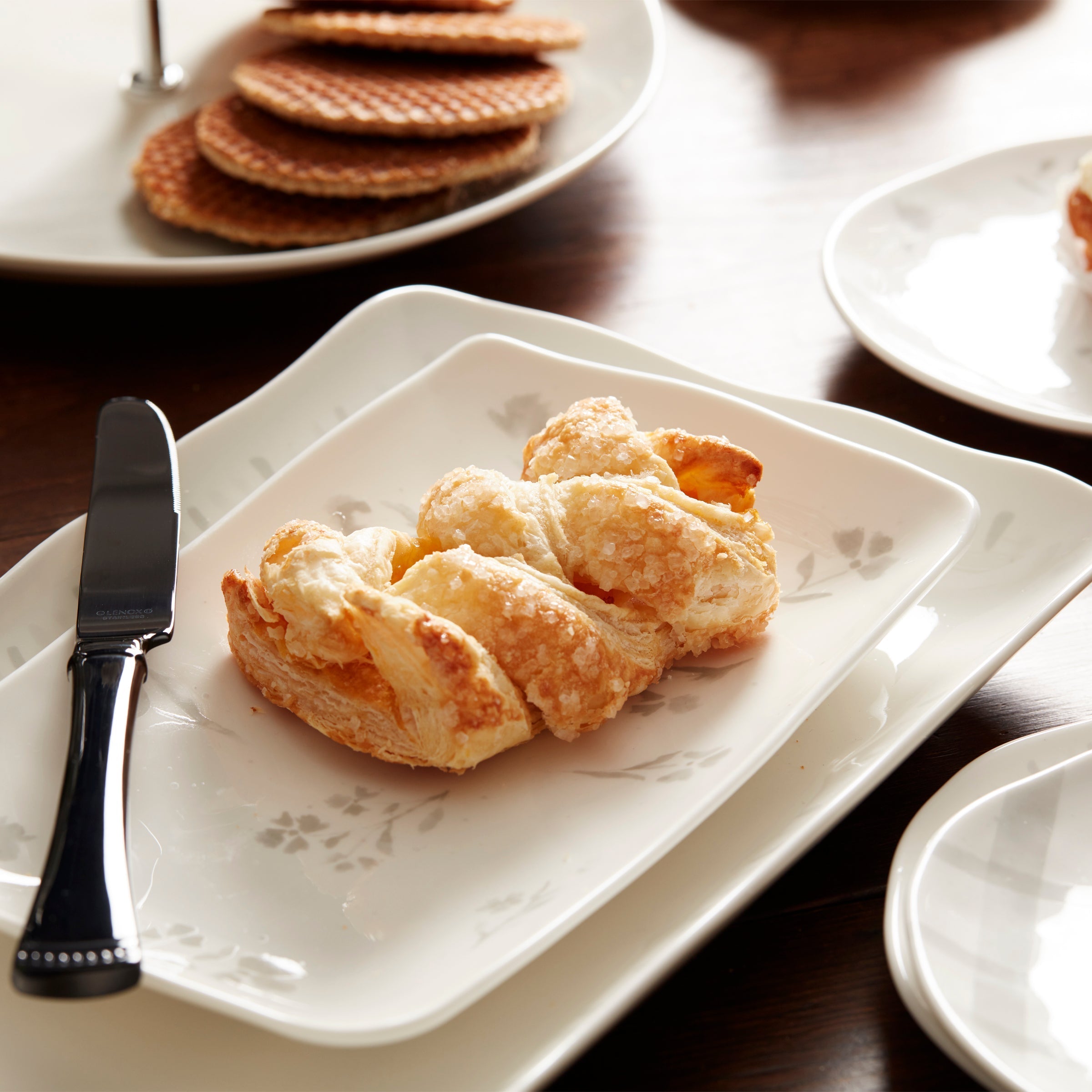 Lenox Premium Oyster Bay 2-Piece Nesting Serving Platters - Image 3