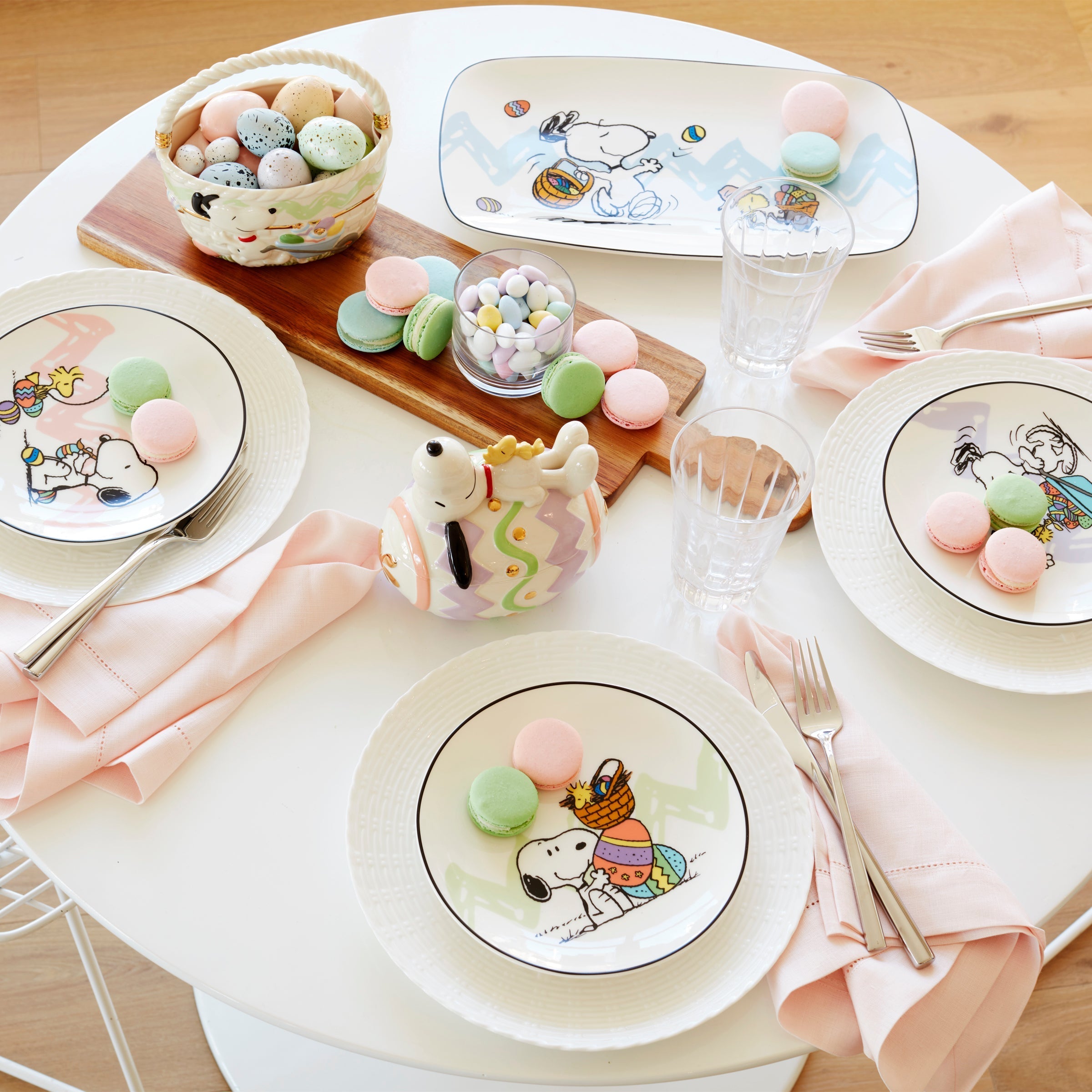 Lenox Premium Snoopy Easter Hors d'Oeuvre Tray - Image 4