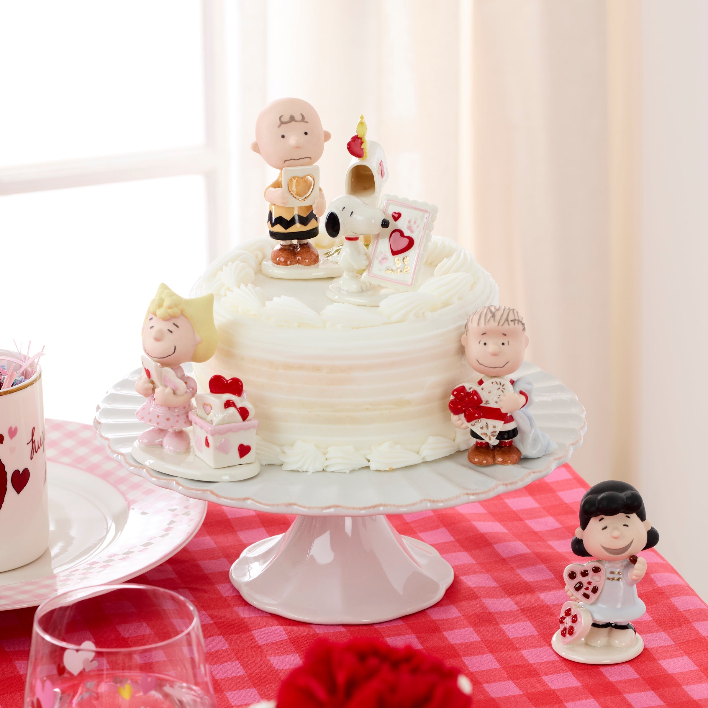 Lenox Premium Peanuts 5-Piece Valentine's Figurine Set - Image 3