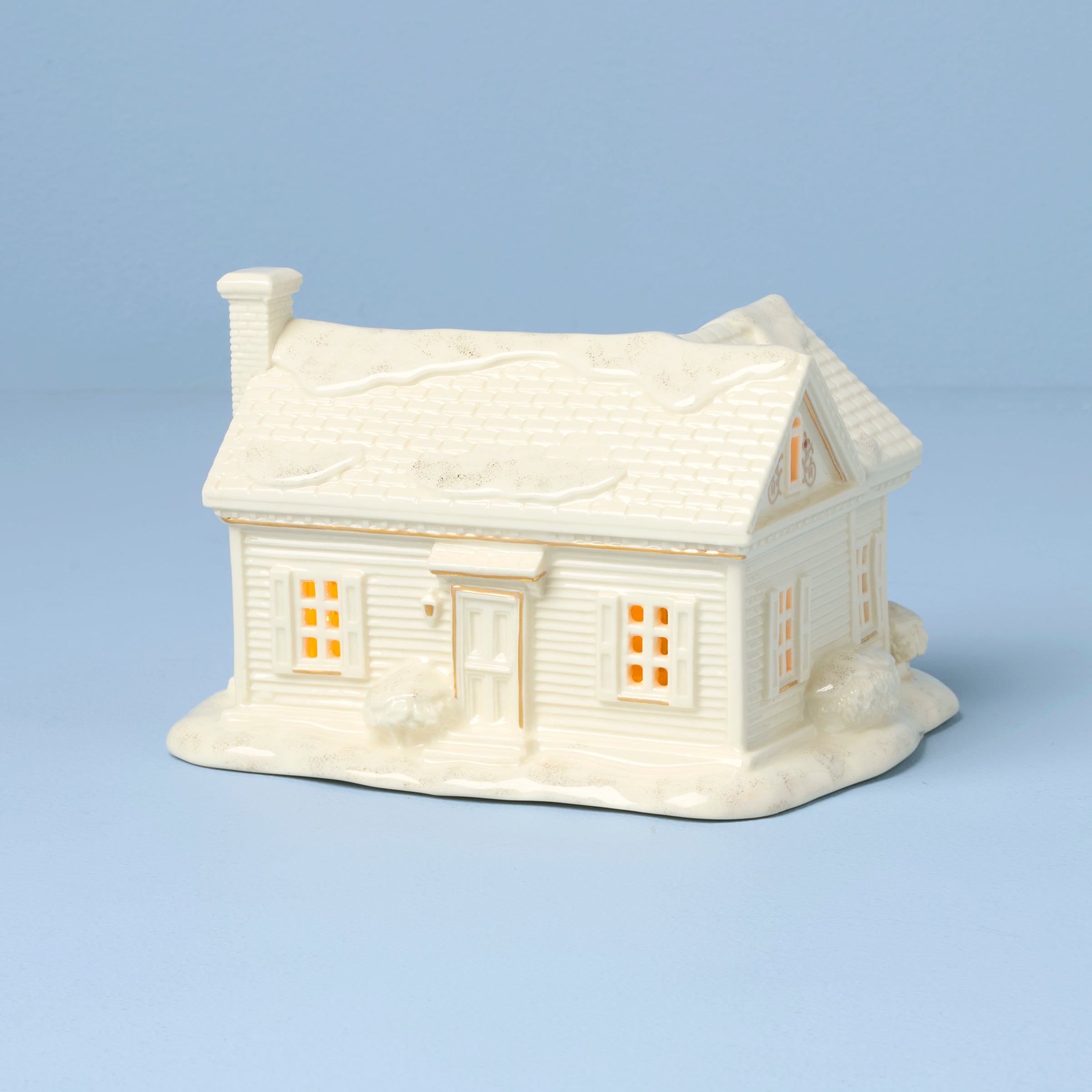 Lenox Premium Mistletoe Park 3-Piece Lit Figurine Starter Set - Image 3